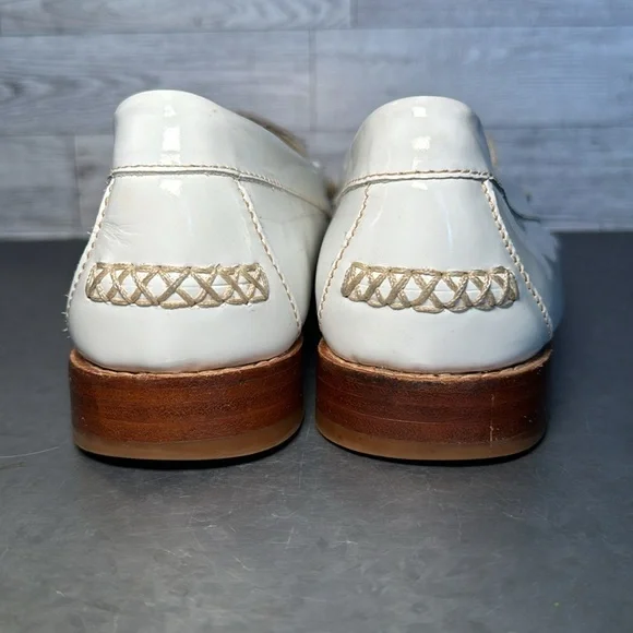 G.H. Bass & Co. White Handcrafted Patent Leather Weejuns withTassels Women’s 7.5 - Picture 2 of 12